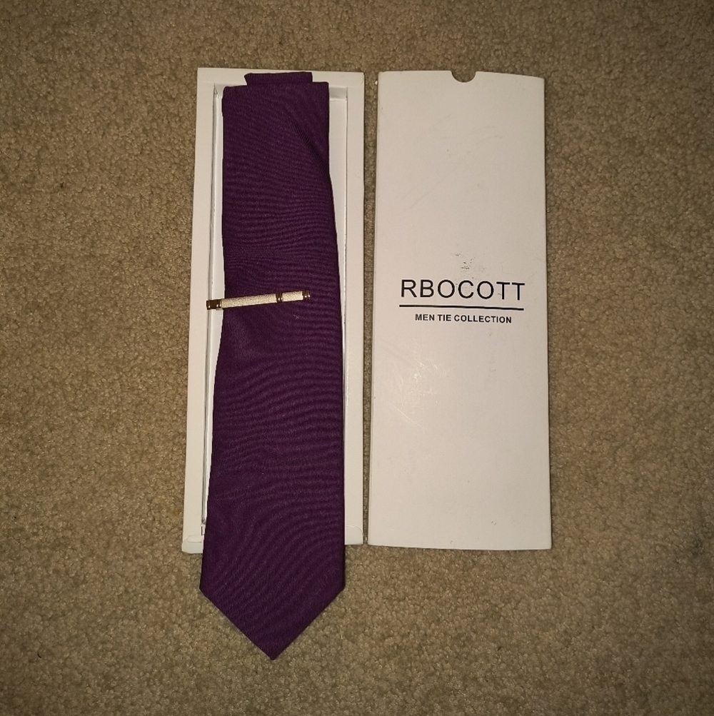Rich Purple Necktie for Formal Occasions